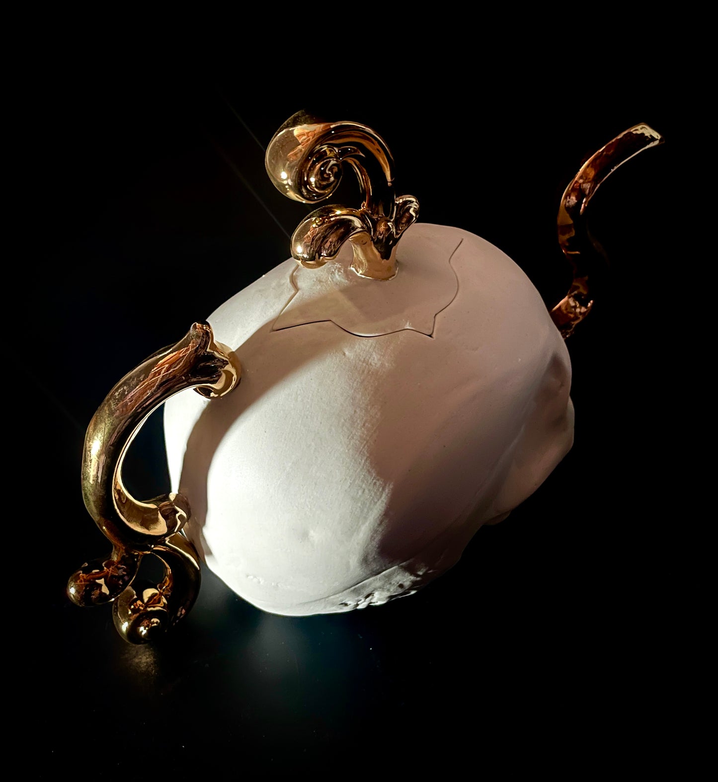 (PREORDER) Victorian Skull Teapot (Gold)