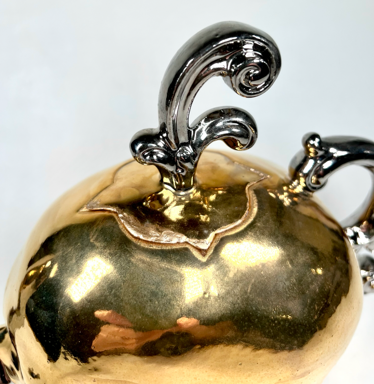 The Gilded Skull Teapot (Limited Edition)