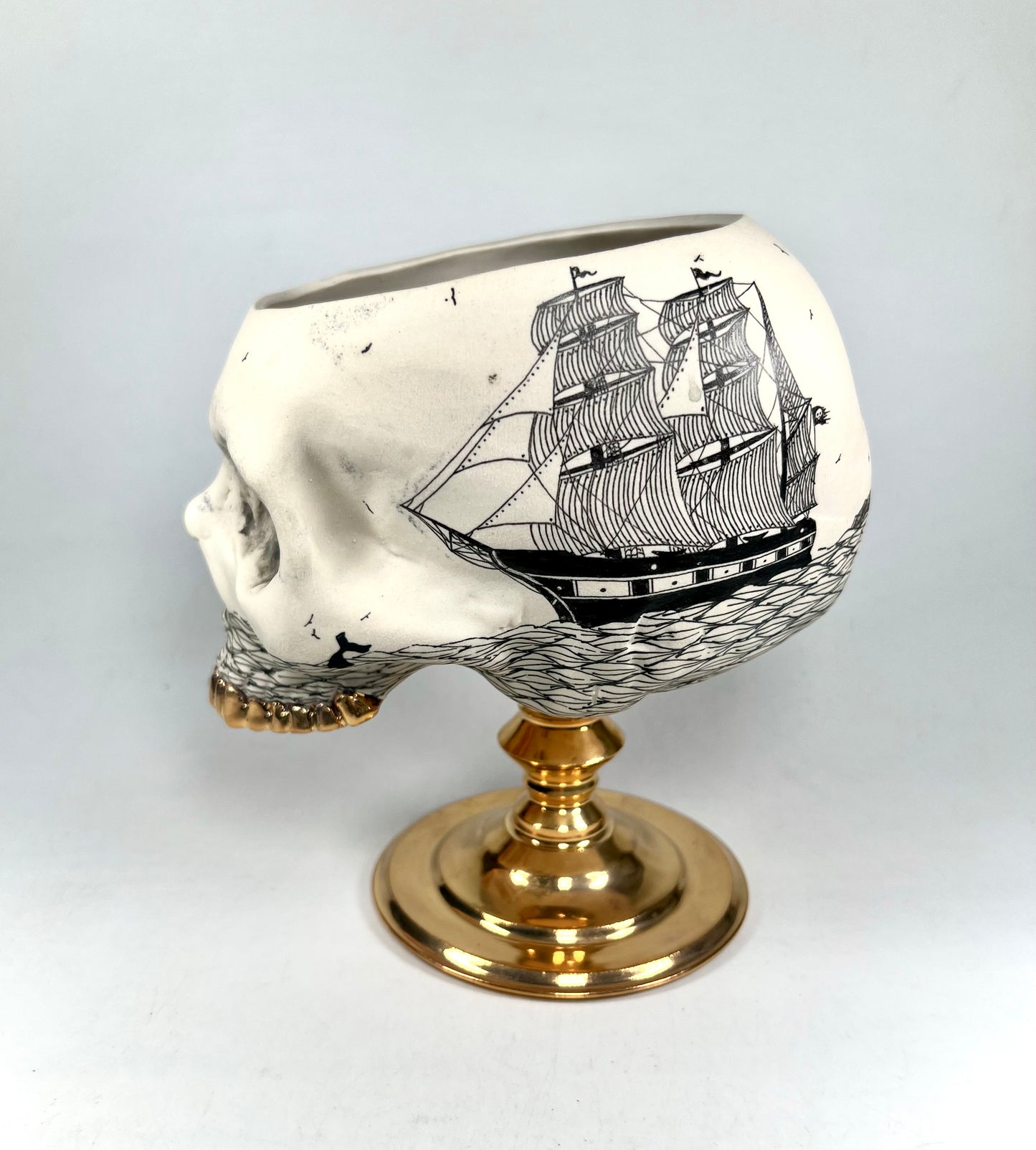 Scrimshaw Skull Planter